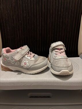 Stride Rite Girls' Pink and Gray Floral Light-Up Sneakers